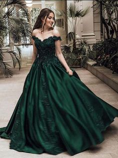 Dark Green Ball Gown, Puffy Prom Dresses, Red Green Dress, Green Ball Gown, Lace Prom Gown, Prom Dress Black, Dress Quinceanera, Evening Dress Long, Green Evening Dress