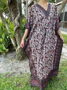 Womens Kaftan Dress Maxi Dress SAZERAC Gray White Paisley | Etsy Chic Fashionista, Sazerac