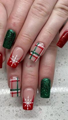 Christmas Nail Designs Acrylic, Red Christmas Nails, Plaid Nails, Makijaż Smokey Eye, Christmas Nails Acrylic