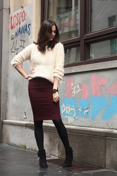 Skirt Outfits With Tights, Pencil Skirt Outfits Winter, Skirt With Tights Outfit, Winter Sweater Dresses, Winter Tights, Burgundy Skirt, Pencil Skirt Outfits, Winter Skirt Outfit, Trendy Outfits Winter