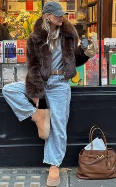 Fur Coat Outfit, Jenna Lyons, Faux Fur Coats, Winter Chic, Fur Coats, Coat Outfits, Style Crush, Fall Jackets, Full Sleeves