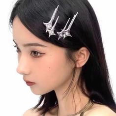 Size: 7cm/ 2.8 in Futuristic Hair, Y2k Hair Accessories, Star Hair Clips, Metal Hair Accessories, Parting Hair, Y2k Hair, Silver Hair Clip, Star Decor, Bobby Pin Hairstyles