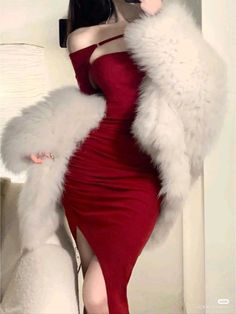 Glamour Dress, Prom Dress Inspiration, Looks Street Style, Pretty Prom Dresses, White Fur, Glam Dresses, Really Cute Outfits, Fancy Outfits, Character Outfits