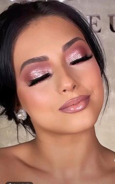 Rose Gold Makeup Looks, Pink Wedding Makeup, July Makeup, Rose Gold Eye Makeup, Maquillage Yeux Cut Crease, Pink Smokey Eye, Pink Eyeshadow Look, Gold Makeup Looks, Wedding Eye Makeup