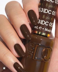 Christmas nails, brown nails, gel nails, gel nail polish, winter nail inso. Brown Gel Polish, Essie Nail Polish Colors, Brown Nail Polish, Brown Nail, Seasonal Nails