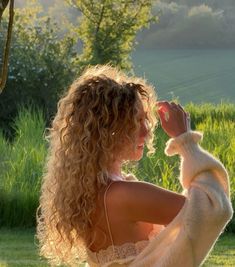 #curly Blond Hair Aesthetic, Sara Cate, Model Chic, Hairstyle Blonde, Aesthetic Vogue, Blonde Curly Hair, Blonde Curls, Cute Icon, The Small Things