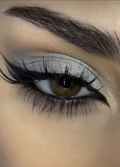 Simple Grey Eye Makeup, Black Make Up Looks For Prom, Witch Makeup Eyeshadow, Silver Makeup Aesthetic, Sliver Makeup Looks Simple, Party Makeup Looks Simple, Royal Blue And Silver Makeup, Black Eye Makeup Aesthetic, Silver And Black Eye Makeup