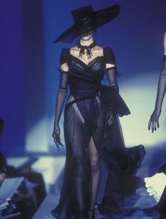 Mugler 90s, 90s Runway Fashion, Thierry Mugler, Dark Fashion, Mode Vintage, Dress Code