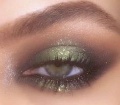 Renfaire Makeup Ideas, Forest Green Makeup, Ren Fair Makeup, Ren Faire Makeup, Fairy Core Makeup, 90s Eye Makeup, Mystical Makeup, Make Up Concealer, Prom Eyes