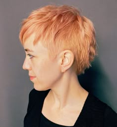 Peach Hair Dye, Trendy Pixie Haircut, Peach Hair Color, Punky Hair, Peach Hair Colors, Ashy Hair, Pixie Haircut Ideas, Peach Hair