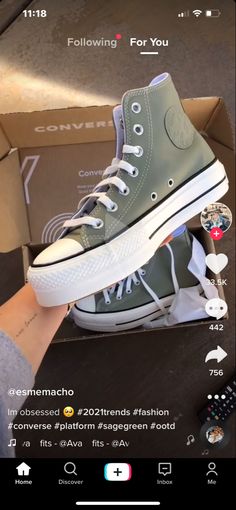 Cool Platform Converse, Sage Green Converse Platform, Jordan Retro 4 Outfits Women, Jordan Retro 4 Outfits, Sage Green Converse, Converse Platform Outfit, Platforms Outfit, Converse Platforms, Tee Outfits