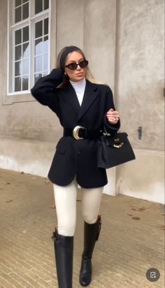 How To Look Rich And Classy In Winter, Winter Expensive Outfits, Preppy Winter Outfits 2023, Prep Winter Outfits, Rich Equestrian Aesthetic Outfits, Winter Rich Girl Outfits, Rich Mom Aesthetic Classy, Oldmoney Winter Outfit, Rich Girl Aesthetic Outfit Winter