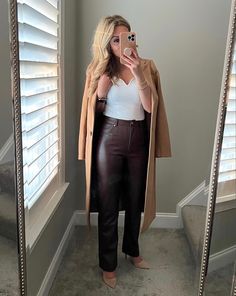 Cream Pants Brown Top Outfit, Brown Coated Pants Outfit, Brown Leather Pants Work Outfit, Brown Faux Leather Pants Outfit Fall, Professional Leather Pants Outfit, Brown Leather Pants Outfit Work, Chocolate Leather Pants Outfit, Brown Leather Pants Outfit Fall, Brown Leather Pants Outfit Winter