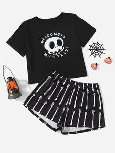 Gothic Pjs Aesthetic, Casual Black Sleepwear For Halloween, Halloween Pjs Women Aesthetic, Spooky Pjs, Spooky Pajamas, Black Halloween Sleepwear, Skull Pajamas, Halloween Pajamas, Plus Size Pajamas