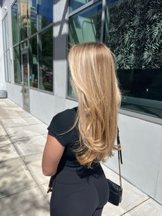 Blond Hair Face Framing, Blonde Hair Inspiration Long Layers, Blonde Hair Long Layers Face Framing, Blonde Balayage Front Face Framing, Blonde Balayage With Face Frame, Golden Blonde Hair Shadow Root, Face Framing Highlights Blonde Hair, Blonde Hair Framing Face, Long Haircuts Face Framing