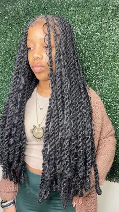 Invisible Locs With Curls Long, Claw Clip Soft Locs Hairstyles, Segalesse Twist Braids, Faux Locs With Color Underneath, Protective Hairstyles Twists Extensions, Extended Butterfly Locs With Color, Sangaleese Twist, Extended Invisible Locs, Regular Braids For Black Women