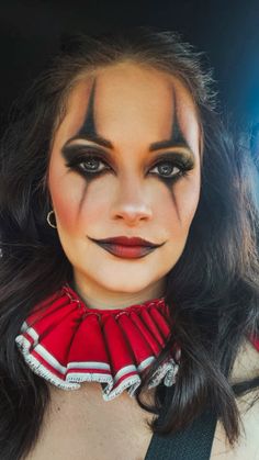 Female Clown Makeup Halloween, Scary Clown Halloween Costumes For Women, Ringmaster Hairstyle, Diy Clown Makeup Women, Clown Costume Women Makeup, Clown Woman Makeup, Female Clown Costume Diy, Womens Clown Halloween Costumes, Clown Jester Makeup