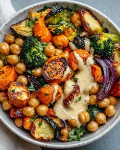 Chickpea Bowls, Jamie Oliver Recipes, Tahini Dressing, Fun Easy Recipes, Broccoli Florets, Mediterranean Diet Recipes, Brussels Sprouts, Roasted Veggies, Mediterranean Diet