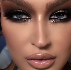 Makeup For New Years, New Years Eve Makeup Ideas, New Year Makeup, Makeup 2022, Eve Makeup, Smokey Makeup, New Year's Makeup, New Years Eve Makeup