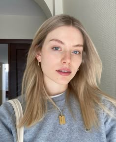 Cool Blonde Hair Colour, Blonde Hair Looks, Brown Blonde Hair, Hair Reference, Hair Inspo Color, Dream Hair, Light Brown Hair, Hairstyles Haircuts, Blonde Hair Color