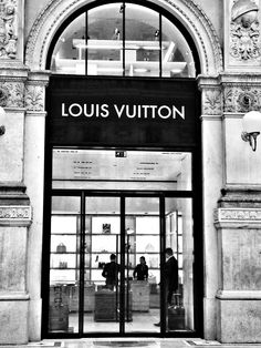 Louis Vuitton Black And White Aesthetic, Louis Vuitton Wall Decor, Bedroom Aesthetic Black And White, Louis Vuitton Decor, Louis Vuitton Poster, Louis Vuitton Black And White, Louis Vuitton Background, White Aesthetic Photography