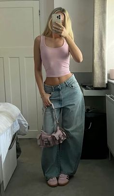 Pink Crop Top Outfit Jeans, Pakaian Hipster, Dinner Outfit Casual, Outfit Inspo Casual, Dinner Outfits, 가을 패션, Basic Outfits, Casual Dinner Outfit