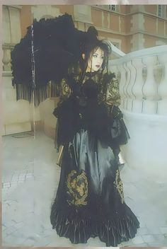 Outfits With Corsets, Visual Kei Aesthetic, V Kei, Vkei Fashion, Gothic Aristocrat, Visual Kei Makeup, Vampire Clothes