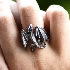 Punk Mode, Gothic Dragon, Cool Rings, Mode Crochet, Dragon Ring, Gothic Rings, Dragon Jewelry, Magical Jewelry, Fourth Wing