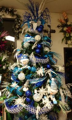 a christmas tree decorated with blue and white ornaments