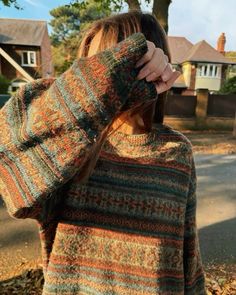 Cozy Knit Sweater Aesthetic, Wooly Jumper Outfit, Grandpa Knit Sweater, Cosy Sweater Outfit, Moony Sweaters Aesthetic, Oversized Vintage Sweater Outfit, Vintage Sweater Aesthetic, Vintage Knit Sweater Pattern, Vintage Patterned Sweater