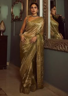 Ratna Pathak, Reception Looks, Wedding Outfit Inspiration, Bhumi Pednekar, Reception Saree, Desi Clothing, Diwali Outfits, Indian Sari Dress, Reception Look