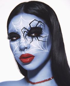 Halloween Lip Makeup, Black Smokey Eyes, Spider Crawling, Unique Halloween Makeup, Spider Makeup, Halloween Makeup Tutorial Easy, Easy Halloween Makeup, Black Smokey, Cool Halloween Makeup