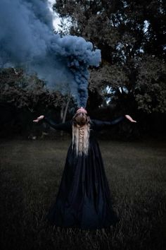 Halloween Witch Photoshoot, Halloween Shot Ideas, Rauch Fotografie, Horror Photography, Horror Photos