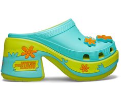 Cute Crocs Jibbitz Ideas, Decorated Crocs, Scooby Doo Shoes, Weird Shoes, Custom Crocs, Scooby Doo Stuff, Crocs Spongebob, Scooby Doo Car Accessories, Scooby Doo Merch