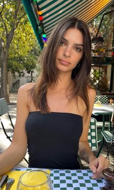 Balayage, Kendall Jenner Haircut, Kendall Jenner Hair, Jenner Hair, Emily Ratajkowski Style, Dark Brunette Hair, Brown Hair Looks, Brown Hair Inspo, Camila Morrone