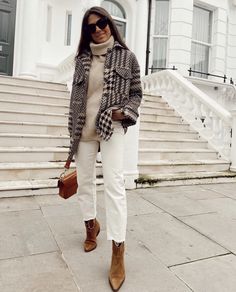 Casual Thanksgiving Outfits, Mode Tips, Looks Pinterest, Cropped Flare Jeans, Looks Street Style, Thanksgiving Outfit, 가을 패션, Mode Inspiration