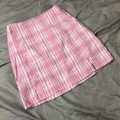 Bnwt Brandy Melville Cara Skirt In Pink Os If Anyone Has The Older Plaid Print/Style In Pink I May Be Interested In A Trade (See Last Pic) I Have This Skirt In Two Colors Already And Get So Much Wear Out Of Them! So Easy To Match With Any Outfit Super Cute & Gorg With A Crop Top Or Bralette Msg Me With Any Questions! I Do Deals On Bundles Dm For Intl Shipping! (You’ll Have To Cover Shipping Costs) Brandy Melville Cara Skirt, Brandy Skirt, Cara Skirt, Clueless Halloween Costume, Pink Plaid Skirt, Pink And White Plaid, Flannel Skirt, Brandy Melville Skirt, Pink Mini Skirt