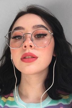 Makeup Eyeglasses, Makeup And Glasses, Eyeglasses Makeup, Clear Glasses Frames Women, Glasses Women Fashion Eyeglasses, Bangs And Glasses, Bad Eyesight, Eyewear Inspiration, Cute Glasses Frames