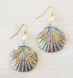 a pair of seashell earrings with pearls