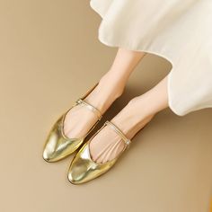 2304BSH3032811-5 Luxury Summer Court Shoes With Leather Sole, Luxury Modern Heels With Rubber Sole, Clizia Shoes, Circle Shoe, Mules Shoes Heels, Clogs And Mules, Clog Heels, Leather Items, Mules Shoes