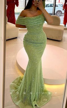 L2261 - Sexy Glitter Trumpet Off-Shoulder Empire Ruched With Train Par Princess And The Frog Prom Dress, Glittery Prom Dresses, Green Prom Dresses Black Women, Cristal Dress, Green Dress Prom, Light Green Prom Dress, Prom Dress Green, Prom Dresses Green, Trumpet Prom Dress