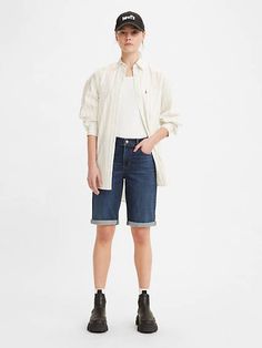 The shorts of the season. Our Bermuda Shorts feature a classic mid rise and a knee-grazing fit for an always timeless, vintage-inspired look. Your new go-to shorts A leg-lengthening fit with a slimming silhouette Style them with a graphic tee and sneakers for a casual, laidback look, or opt for an oversized blazer and strappy sandals for an on-trend and elevated feel Features Levi’s® Sculpt fabrication with Hypersoft for enhanced comfort with supportive stretch, making these our softest jeans ev Bermuda Pants, 501 Shorts, Bermuda Shorts Women, Stretch Denim Shorts, White Jean Shorts, Blue Jean Shorts, Jeans For Short Women, Light Blue Jeans, Blue Denim Shorts