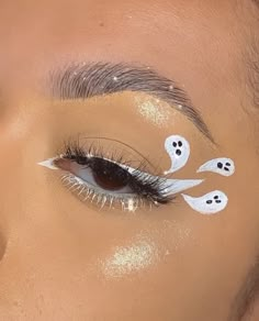 Eyeliner Styles Easy, Eyeliner Ideas Creative, Halloween Eyeliner Looks, Mysterious Makeup, Halloween Eyeliner, Eyeliner Art, Halloween Makeup Inspo