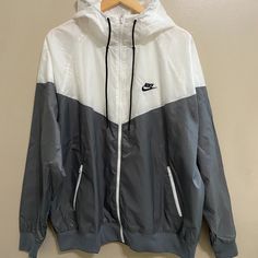 Nike Mens Sportswear Windrunner Hooded Jacket Grey White Size Xl Da0001-084 New Antezana 247, Nike Windrunner Jacket, Windbreaker Outfit, Nike Windrunner, Windrunner Jacket, White Windbreaker, Nike Windbreaker Jacket, Mode Zara, Black And White Nikes