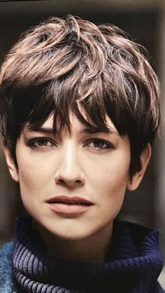 Aesthetic Haircut Ideas, Pixies Haircut, Ashy Hair, Shaggy Long Hair, Short Dark Hair, Hair Tint, Tutorial Ideas, Dark Hair With Highlights, Messy Short Hair