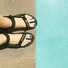 Poolside #TevaDIY. (📷: @natashajarmick) Teva Original Universal, Mom Jeans Outfit, Birkenstock Mayari, Jeans Outfit, Diy Embroidery, Jean Outfits, Birkenstock, Mom Jeans, Womens Sandals