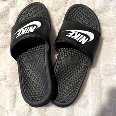 Barely Ever Worn, Look Brand New. Nike Slip Ons, Nike Slippers, Nike Slides, Slides For Women, Tenis Nike, Buy List, Aesthetic Photography Grunge, Really Cute Outfits, Shoes Nike