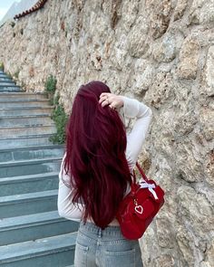 Pinky Red Hair, Latinas With Red Hair, Red Hair With Black Roots, Bright Red Hair Aesthetic, Ashy Red Hair, Healthy Red Hair, Hairstyles For Night Out, Shiny Red Hair, Red Velvet Hair Color