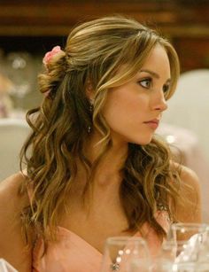 half up half down hair amanda bynes Grad Hairstyles, Wedding Hair Front, Half Up Curls, Half Up Half Down Hair Prom, Ball Hairstyles, Amanda Bynes, Front Hair Styles