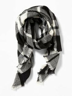 Flannel Blanket Scarf for Women Old Navy New with Tag Size: One-Size - Approximately 76" x 32" Color: Black Plaid                              **Smoke free / Pet free** Fit & SIZING Approximately 76" x 32". Soft, brushed flannel scarf, with raw-edge fringe. 100% acrylic.    Machine wash cold, tumble dry low.    Imported.    Product Details    Lovely. Elegant. Stylish. Cozy flannel and on-trend colors look good with everything.    And after long autum strolls, this blanket scarf transitions perfe Plaid Scarf Outfit, Backless Shoes, Long Flannel, Flannel Scarf, Flannel Scarves, Winter Wardrobe Essentials, Scarf Outfit, Scarf For Women, Wrap Shawl